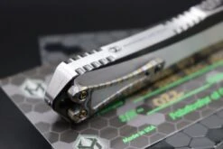 Heretic Knives Manticore X Hand Ground Vegas Forge Damascus DLC D/E & Two Tone DLC Hefted Stainless Steel Handle With Flamed Clip & CF Button -Nc Blade IMG 4496