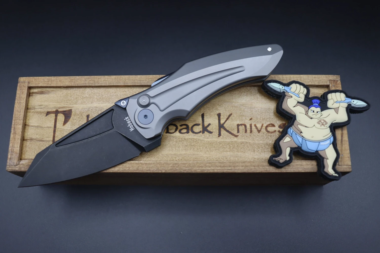 Jake Hoback Knives Sumo Light Gray Sandblast Handle & DLC Black Blade With Blue Anodized Accents 2 Jake Hoback Knives Sumo Light Gray Sandblast Handle & DLC Black Blade With Blue Anodized Accents - Image 2