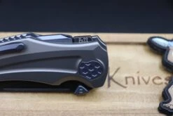 Jake Hoback Knives Sumo Light Gray Sandblast Handle & DLC Black Blade With Blue Anodized Accents 13 Jake Hoback Knives Sumo Light Gray Sandblast Handle & DLC Black Blade With Blue Anodized Accents -Nc Blade IMG 6235