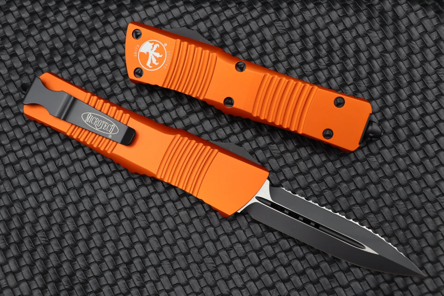 Microtech Combat Troodon Black Double Edge Fully Serrated & Orange 142-3OR 3 Microtech Combat Troodon Black Double Edge Fully Serrated & Orange 142-3OR - Image 3
