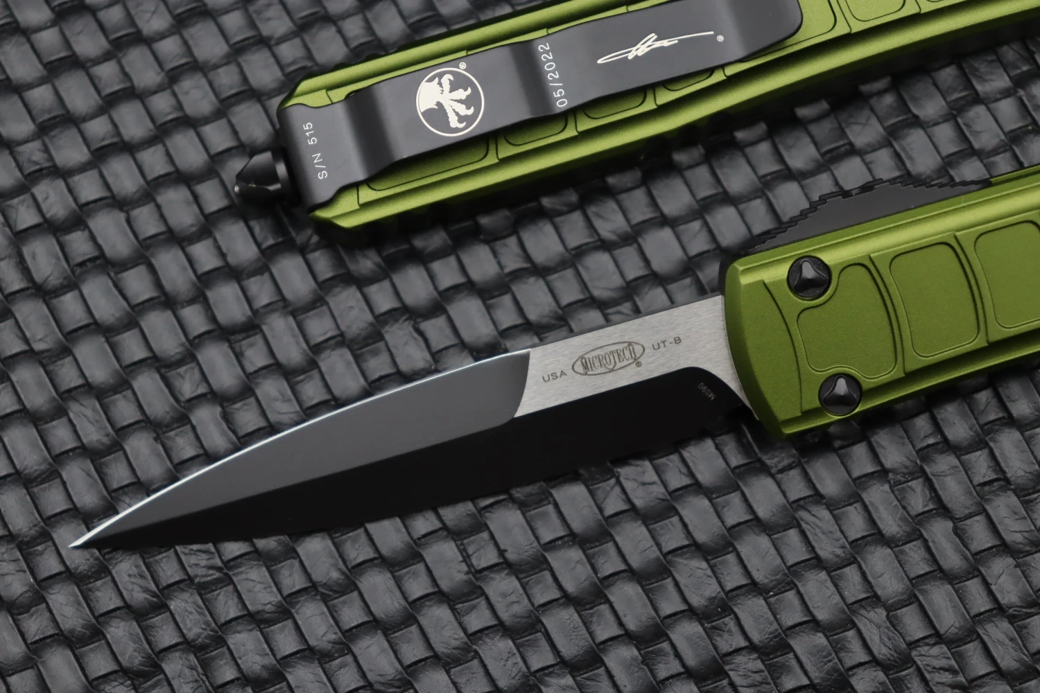 Microtech Ultratech 2 Stepside Bayonet Black & OD Green 120II-1ODS 3 Microtech Ultratech 2 Stepside Bayonet Black & OD Green 120II-1ODS - Image 3