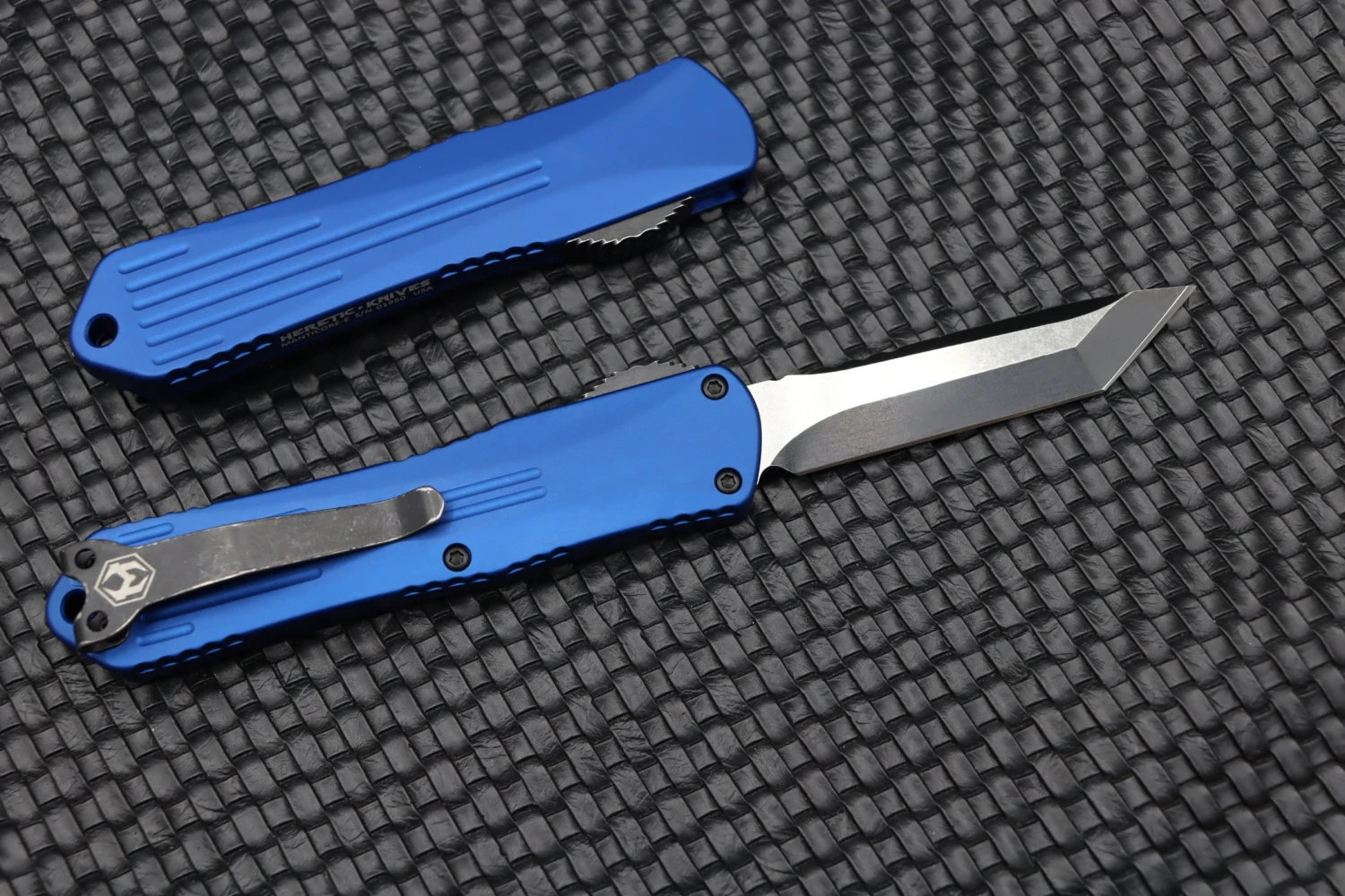 Heretic Knives Manticore E Tanto Battleworn Black & Blue H027-8A-BLU 4 Heretic Knives Manticore E Tanto Battleworn Black & Blue H027-8A-BLU - Image 4