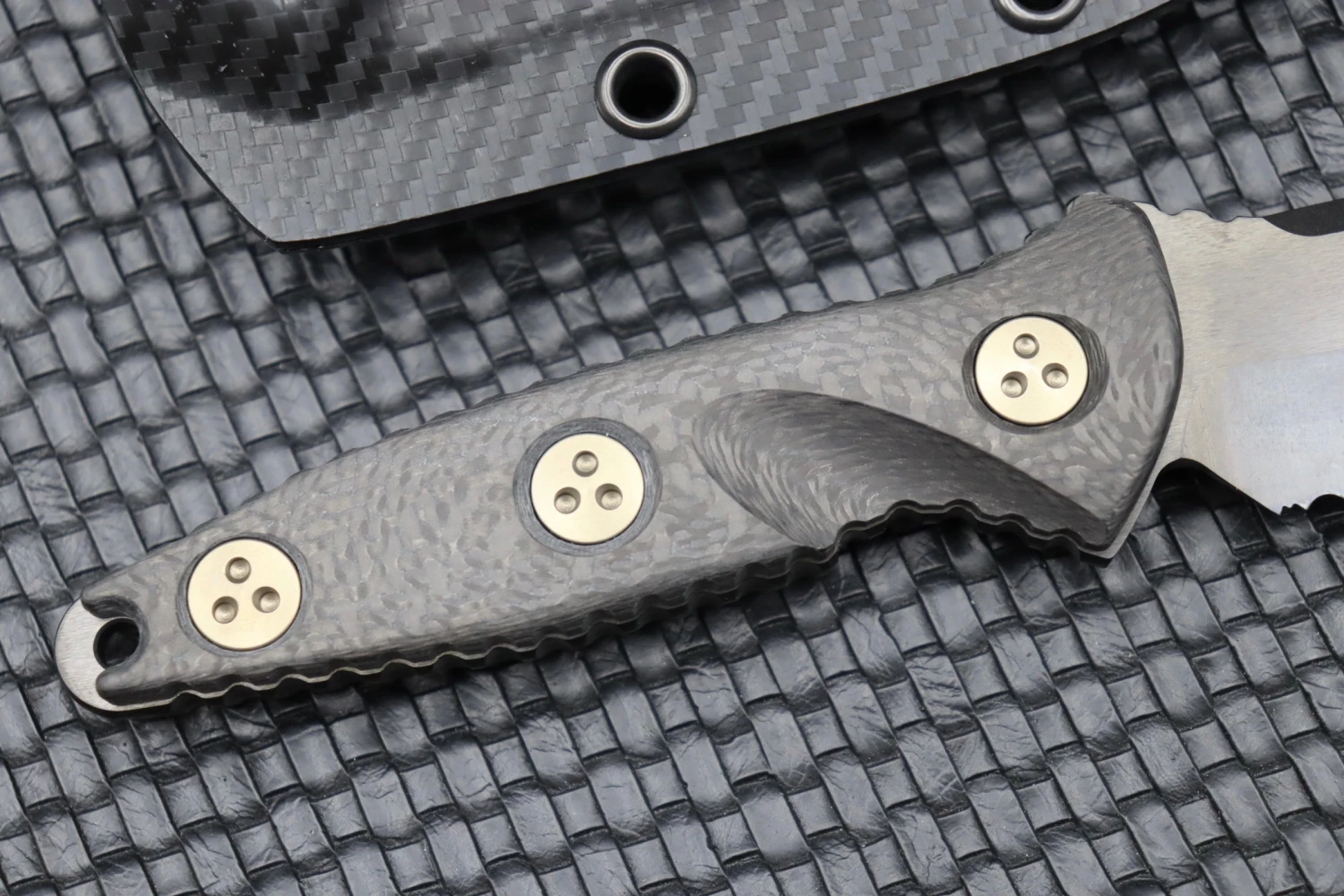 Microtech Socom Alpha Mini Tanto Partial Serrated Black DLC & Carbon Fiber 114M-2DLCCFS 6 Microtech Socom Alpha Mini Tanto Partial Serrated Black DLC & Carbon Fiber 114M-2DLCCFS - Image 6