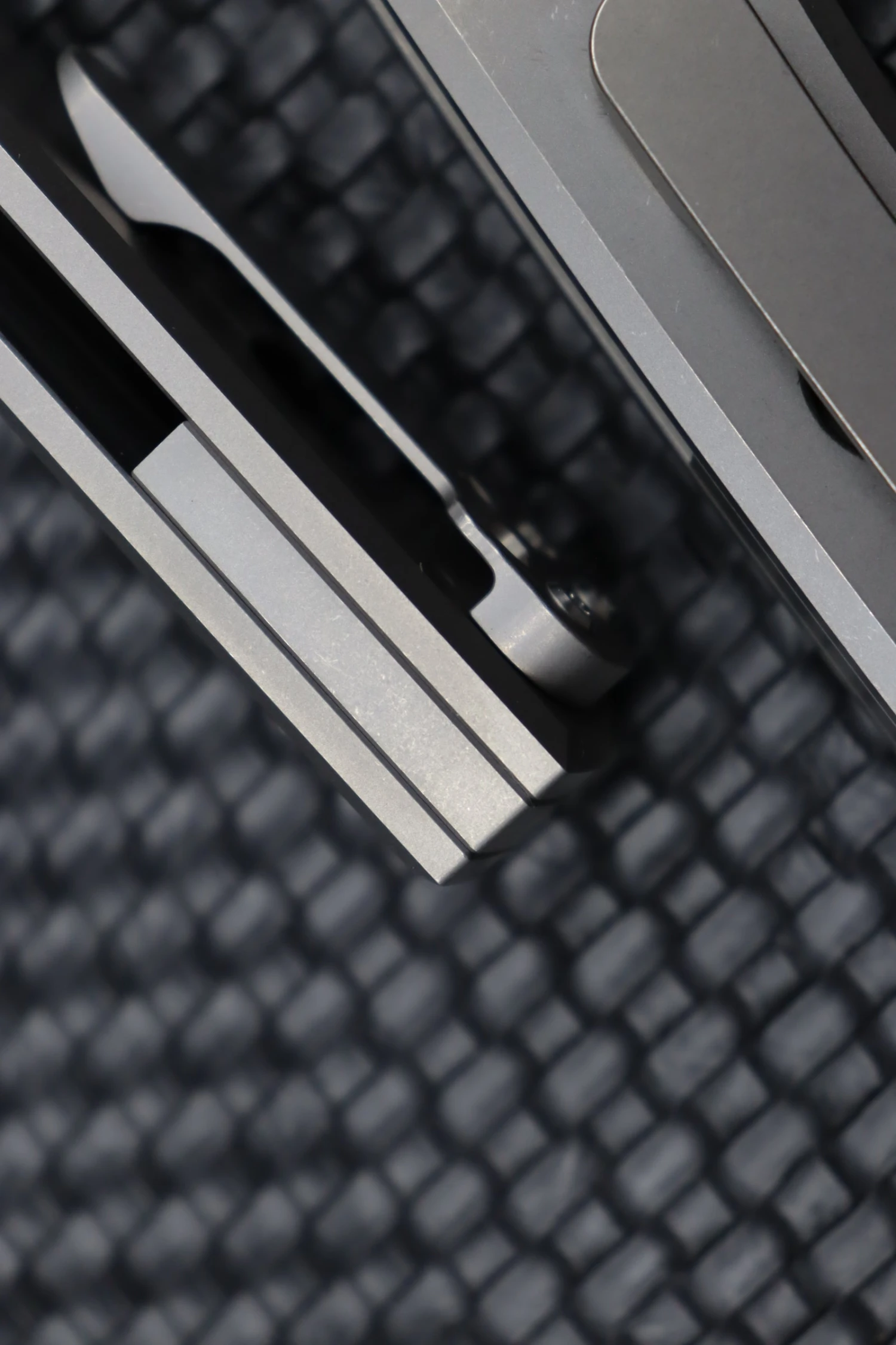 Chaves Knives Ultramar 229 Liberation Drop Point M390 & Stonewash Titanium 4 Chaves Knives Ultramar 229 Liberation Drop Point M390 & Stonewash Titanium - Image 4