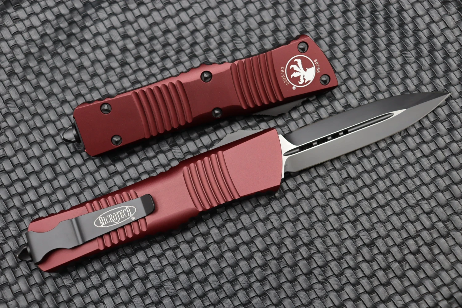 Microtech Combat Troodon D/E Black Standard & Merlot Red 142-1MR 5 Microtech Combat Troodon D/E Black Standard & Merlot Red 142-1MR - Image 5