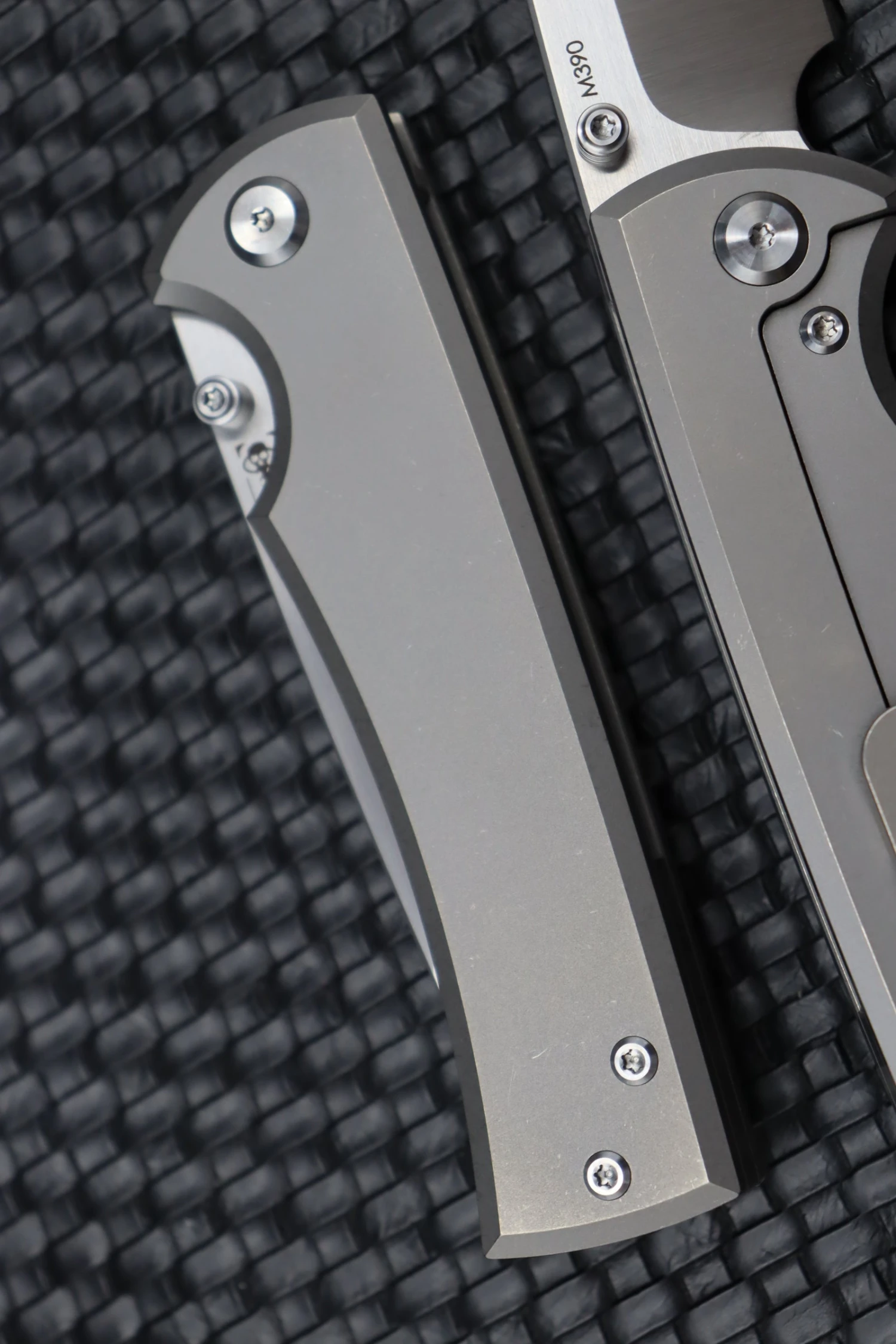 Chaves Knives Ultramar 229 Liberation Drop Point M390 & Stonewash Titanium 3 Chaves Knives Ultramar 229 Liberation Drop Point M390 & Stonewash Titanium - Image 3