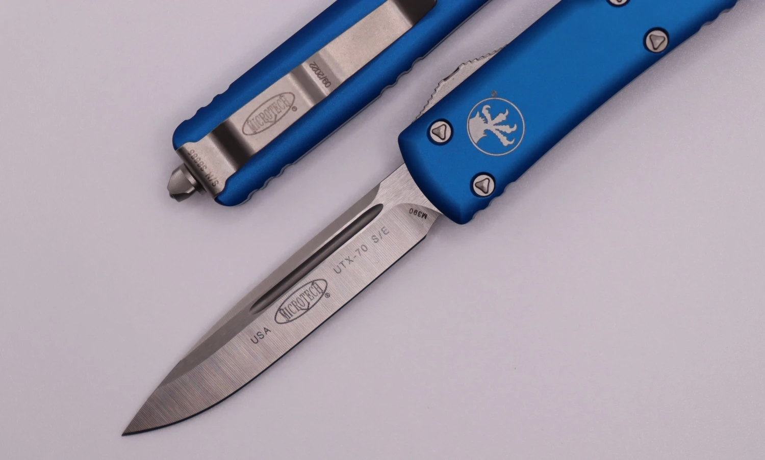 Microtech UTX-70 Single Edge Satin Standard & Blue 148-4BL 2 Microtech UTX-70 Single Edge Satin Standard & Blue 148-4BL - Image 2