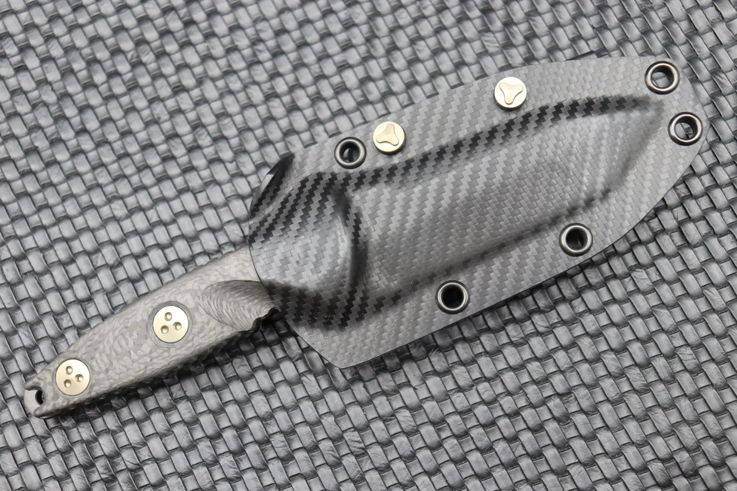Microtech Socom Alpha Mini Tanto Partial Serrated Black DLC & Carbon Fiber 114M-2DLCCFS 7 Microtech Socom Alpha Mini Tanto Partial Serrated Black DLC & Carbon Fiber 114M-2DLCCFS - Image 7