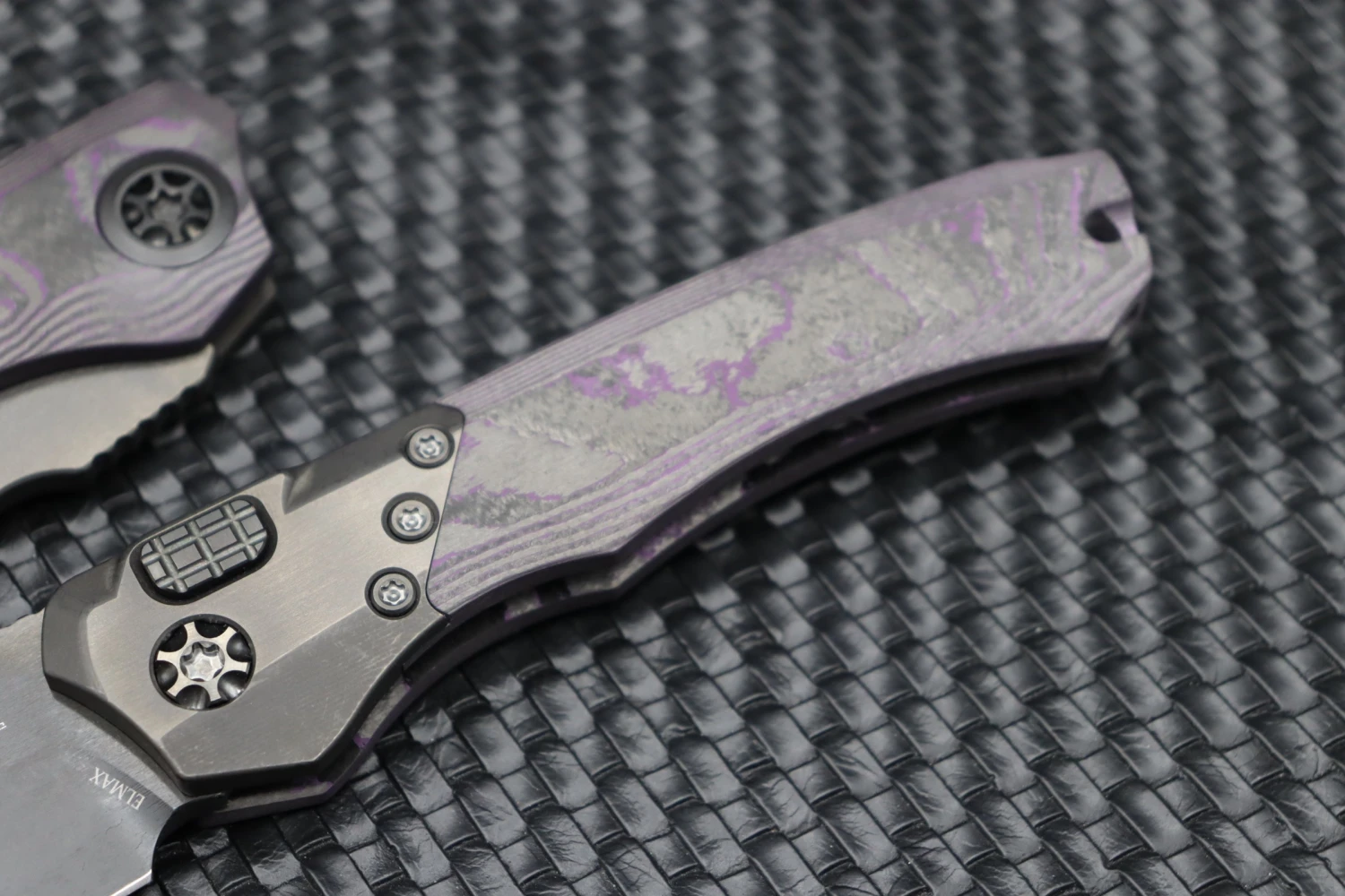Heretic Knives Wraith Auto W/ Purple Camo Carbon Fiber & DLC H000-6A-PUCF 3 Heretic Knives Wraith Auto W/ Purple Camo Carbon Fiber & DLC H000-6A-PUCF - Image 3