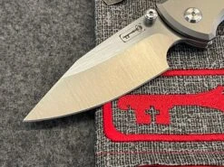 Chaves Scapegoat Titanium & Belt Grind M390 -Nc Blade image aec57041 c0d0 4fb9 ac7f a87b34947d29
