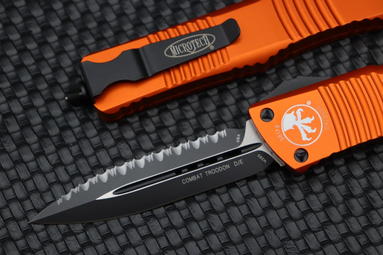 Microtech Combat Troodon Black Double Edge Fully Serrated & Orange 142-3OR 2 Microtech Combat Troodon Black Double Edge Fully Serrated & Orange 142-3OR - Image 2