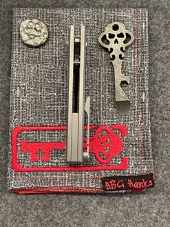 Chaves Scapegoat Titanium & Belt Grind M390 -Nc Blade image cf508434 efdf 4ec1 8779 c5792fc66aa8