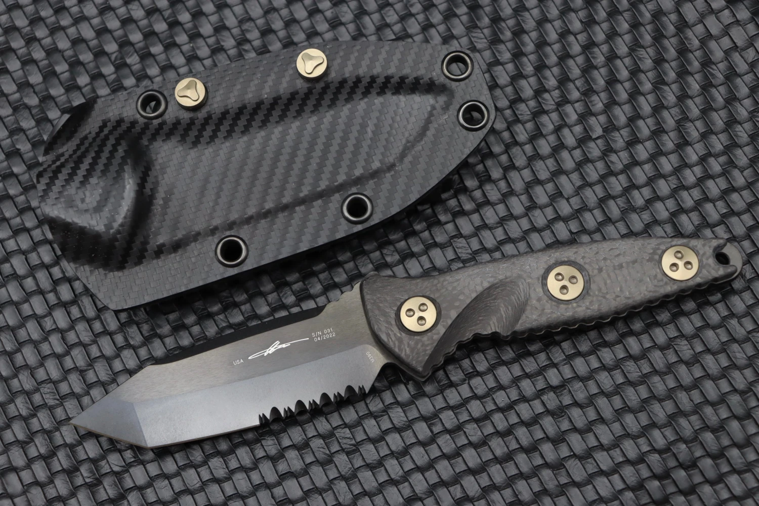 Microtech Socom Alpha Mini Tanto Partial Serrated Black DLC & Carbon Fiber 114M-2DLCCFS 1 Microtech Socom Alpha Mini Tanto Partial Serrated Black DLC & Carbon Fiber 114M-2DLCCFS