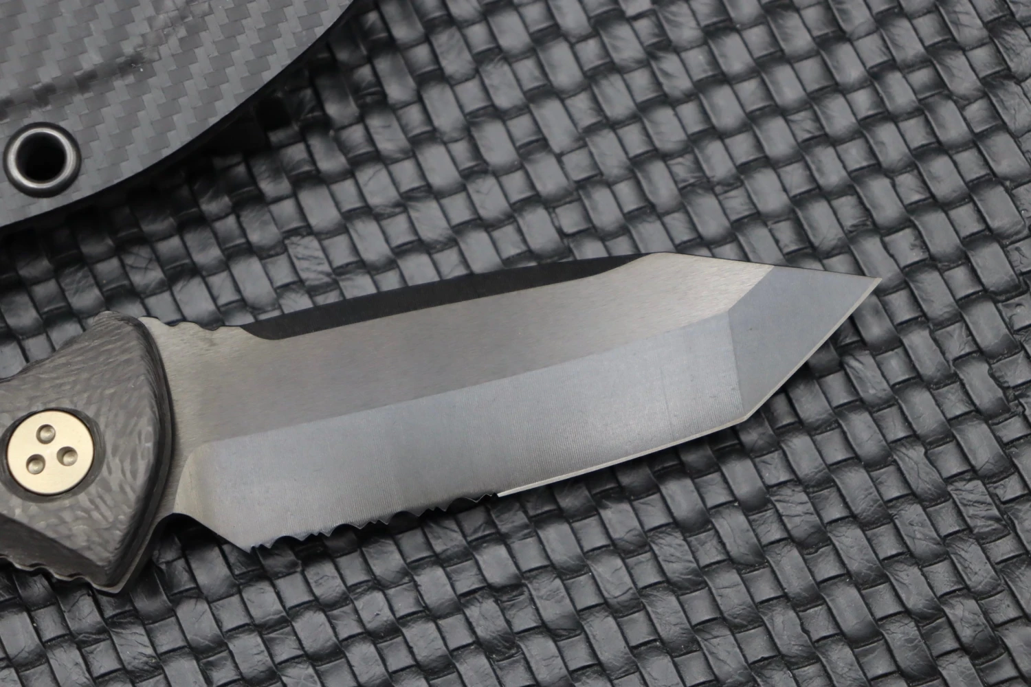 Microtech Socom Alpha Mini Tanto Partial Serrated Black DLC & Carbon Fiber 114M-2DLCCFS 5 Microtech Socom Alpha Mini Tanto Partial Serrated Black DLC & Carbon Fiber 114M-2DLCCFS - Image 5